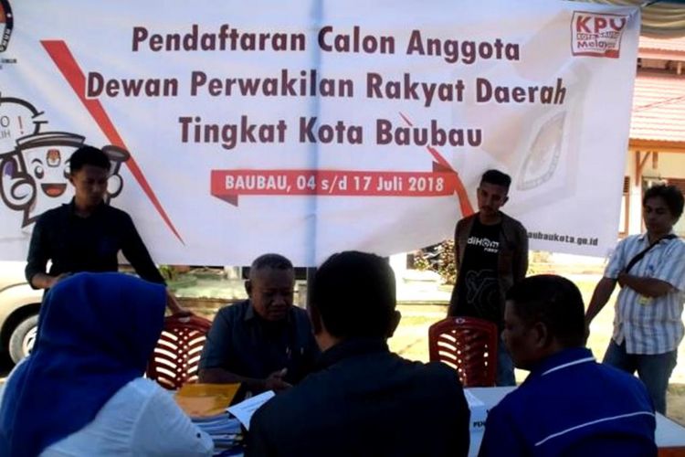 KPU Kota Baubau, Sulawesi Tenggara, mengembalikan berkas pendaftaran bakal calon legislatif (caleg) dari partai PAN dan Perindo. Pengembalian ini ini disebabkan, berkas pendaftaran bakal caleg dari partai berlogo sinar matahari dan partai Perindo dinyatakan masih belum lengkap.