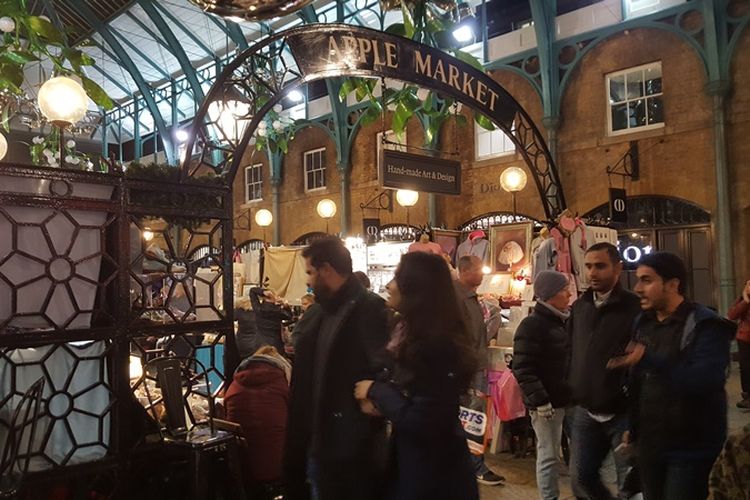 Apple Market, salah satu pasar kaget yang kerap digelar di Covent Garden, London, Inggris. Di sini, para seniman jalanan menjual hasil karya seni mereka.