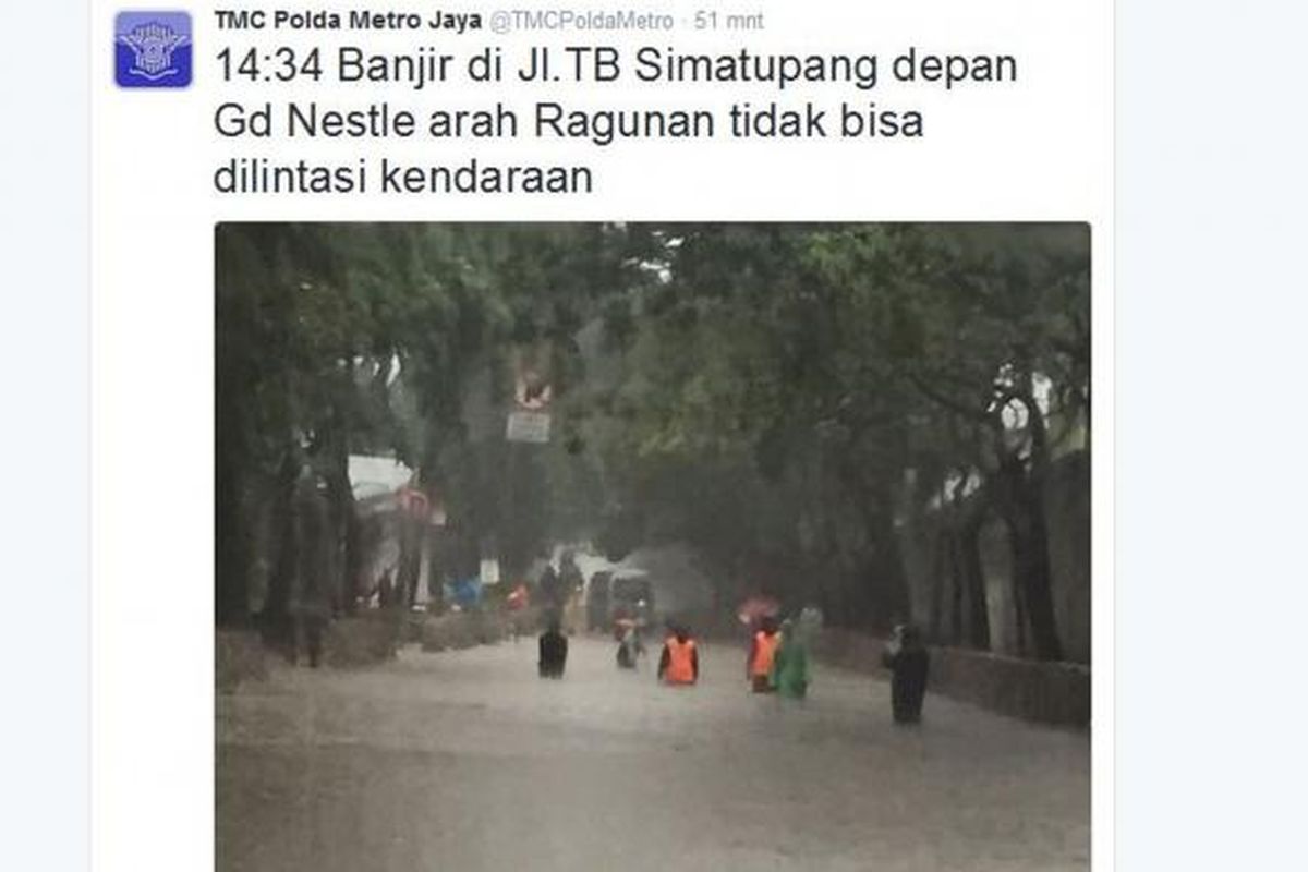 Genangan air terjadi di Jalan TB Simatupang, Selasa (4/10/2016).