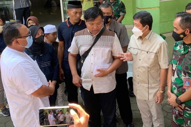 Kunjungan Dirut PT Pertamina Patra Niaga Alfian Nasution beserta jajaran manajemennya ke rumah keluarga korban, Selasa (19/7/2022) 