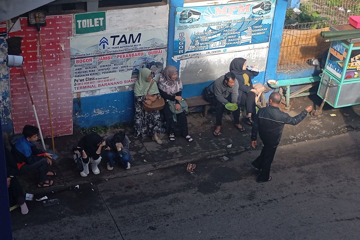 Ketinggalan Bus Pulang ke Sragen, Pemudik Menginap di Terminal Baranangsiang Bogor