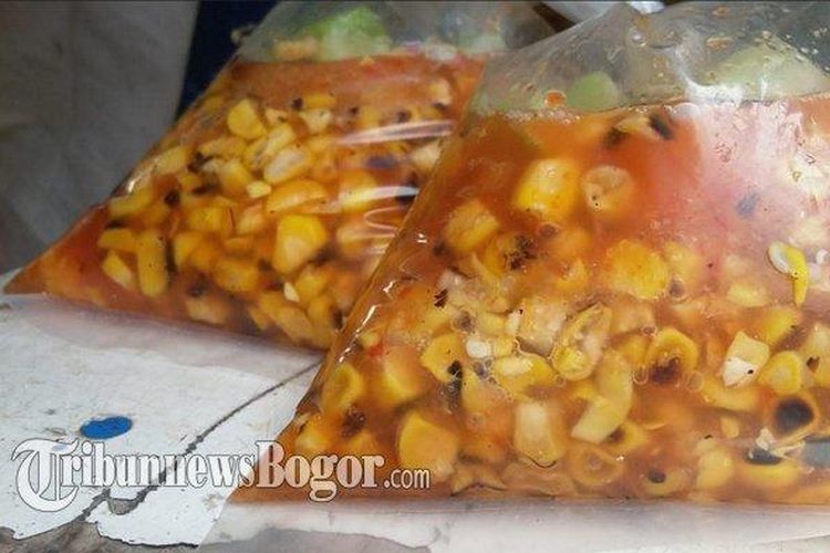 Makanan Unik di Gang Aut Jalan Suryakencana Bogor, Asinan Jagung Bakar