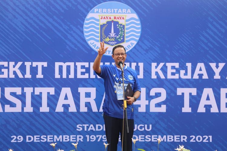 Gubernur DKI Jakarta Anies Baswedan saat menghadiri perayaan Hari Ulang Tahun (HUT) Persitara ke-42 di Stadion Tugu, Koja, Jakarta Utara, Rabu (29/12/2021),  