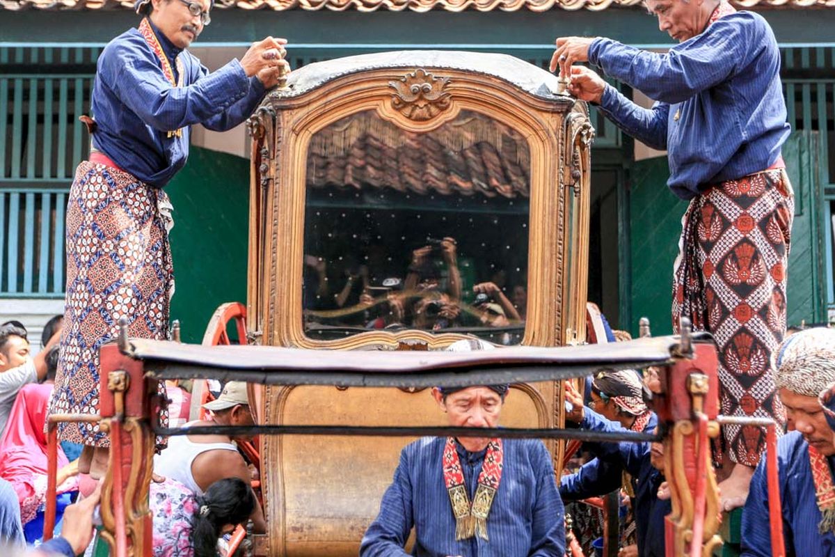 Kereta Kanjeng Nyai Jimat saat dijamas.