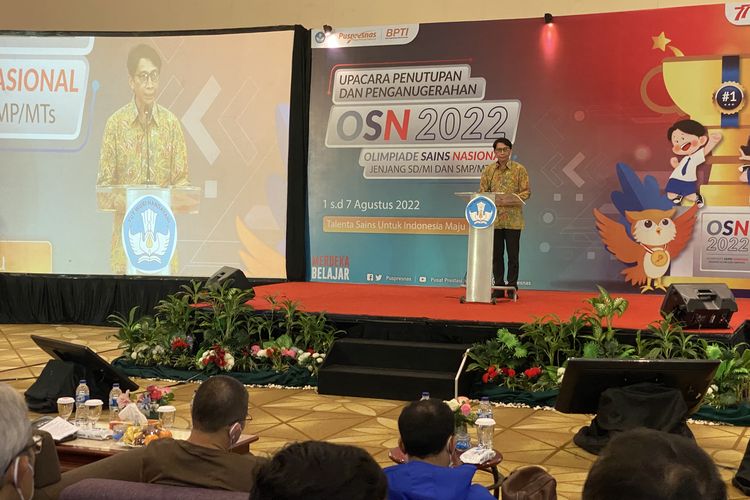 Kepala BPTI dan Plt Kepala Pusat Prestasi Nasional (Pusresnas) Asep Sukmayadi dalam penutupan Olimpiade Sains Nasional 2022 di Tangerang, 6 Agustus 2022.

