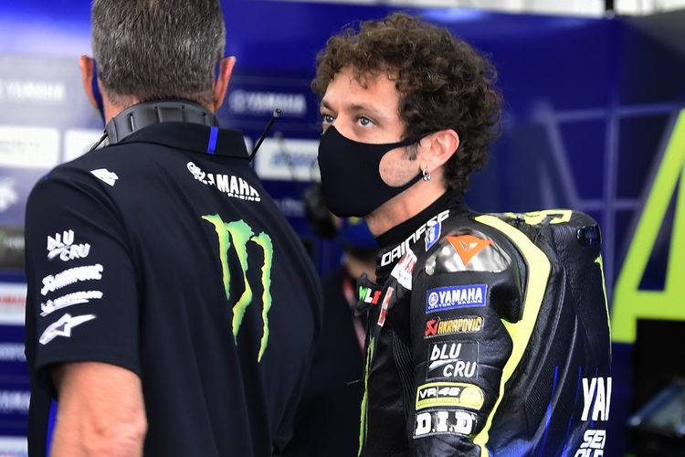 Valentino Rossi saat berlaga di MotoGP Eropa. (Photo by JOSE JORDAN / AFP)