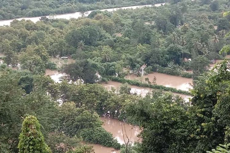 Sawah milik petani di Desa Siru, Kecamatan Lembor, Kabupaten Manggarai Barat, NTT, terendam banjir