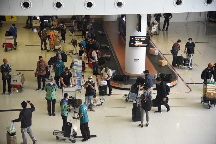 Suasana penumpang di Bandara SAMS Sepinggan, Balikpapan