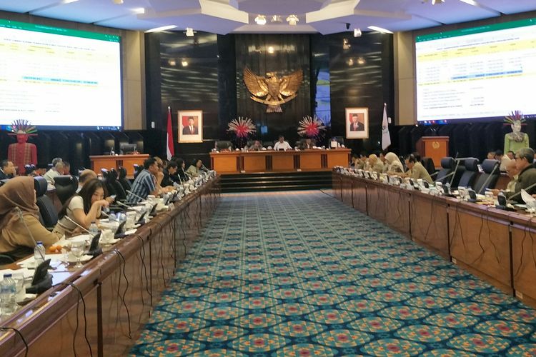 Rapat pembahasan RAPBD DKI Jakarta tahun 2020 antara Badan Anggaran DPRD DKI dan Pemprov DKI Jakarta di Gedung DPRD DKI Jakarta, Senin (9/12/2019).
