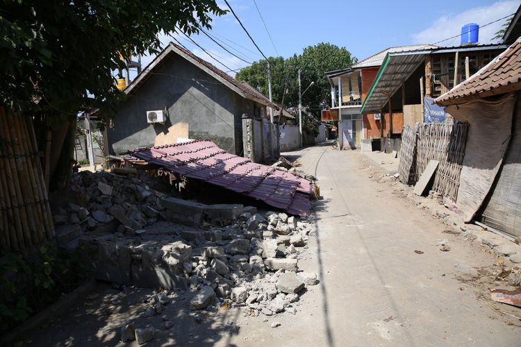 Permukiman warga di Pulau Gili Trawangan, Nusa Tenggara Barat (NTB), yang kini sunyi setelah gempa besar berturut-turut mengguncang kawasan ini, dengan gempa utama pada Minggu (5/8/2018) malam. Gambar diambil pada Kamis (9/8/2018)