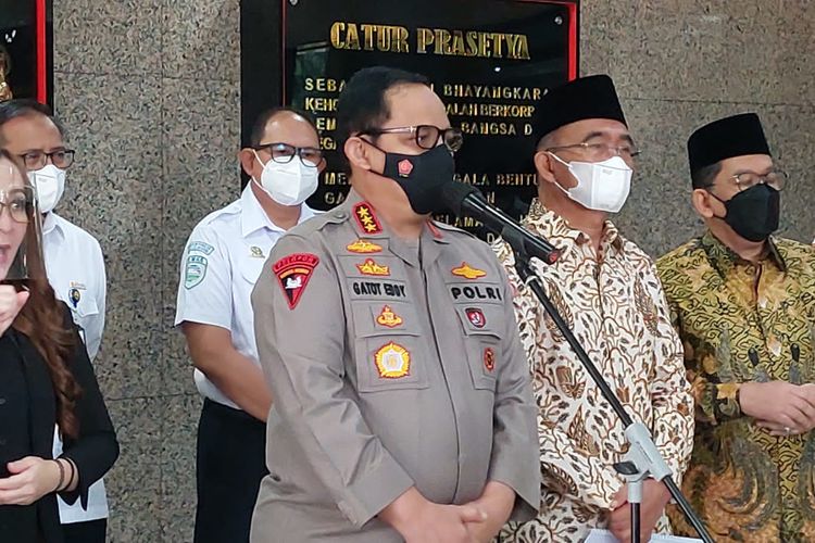 Wakil Kepala Kepolisian Republik Indonesia (Wakapolri) Komjen Pol Gatot Eddy Pramono dalam konferensi pers di Mabes Polri, Jakarta, Kamis (14/4/2022).