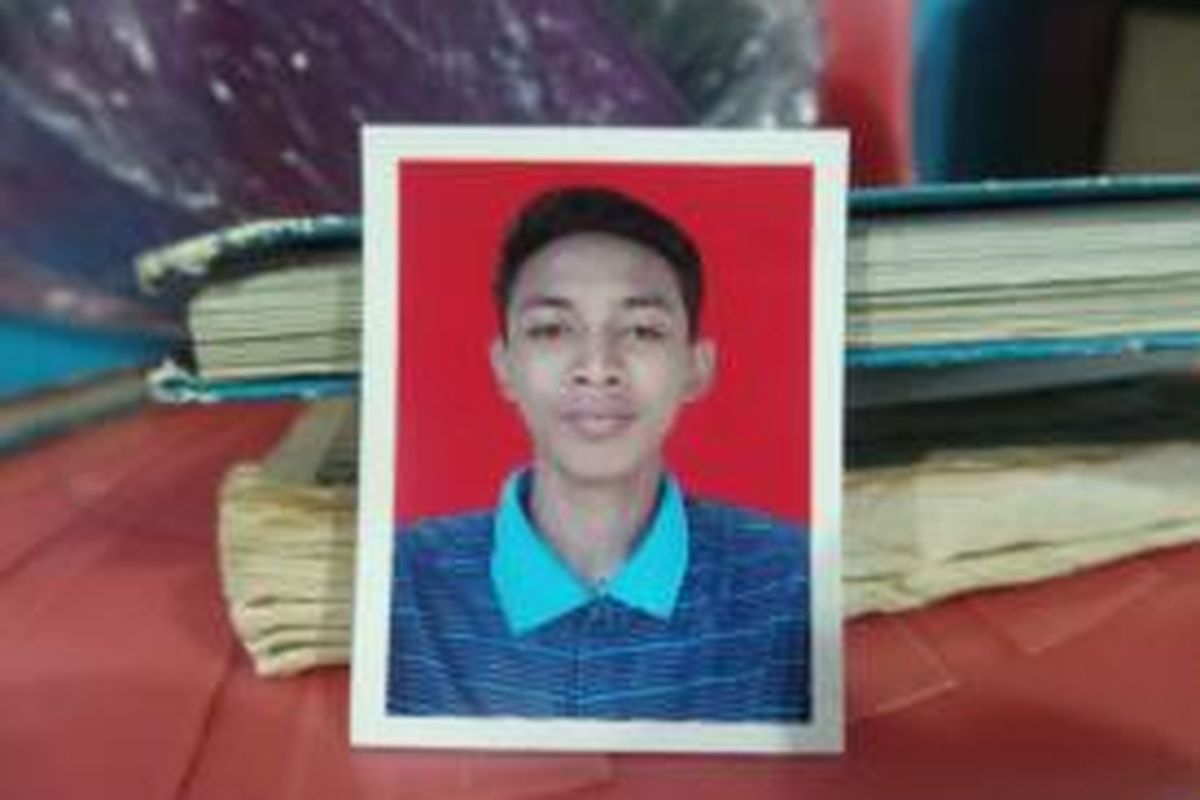 Septian (23) alias Pian driver Gojek yang dikeroyok hingga tewas di Sunter Mall, Tanjung Priok, Jakarta Utara. Foto diambil di rumah duka korban. Kamis (10/12/2015)