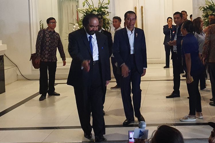 Presiden Joko Widodo dan Ketua Umum Nasdem Surya Paloh di kampus Akademi Bela Negara Nasdem, di Pancoran, Selasa (16/7/2019).