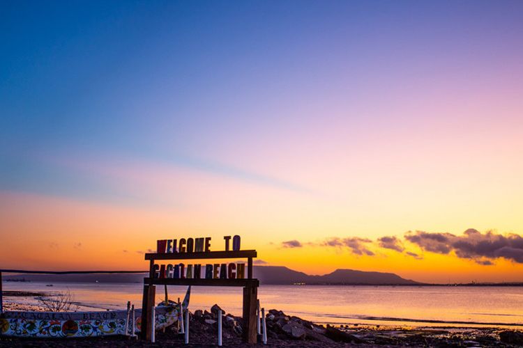 Pantai Cacalan di Banyuwangi.