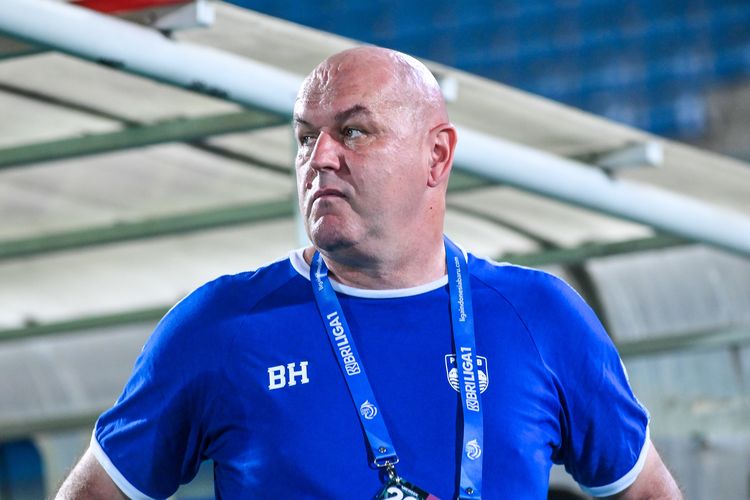 Pelatih Persib Bojan Hodak mencatat rekor tak terkalahkan dalam 14 pertandingan Liga 1 2023-2024.