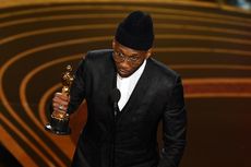 Mahershala Ali Persembahkan Piala Oscar Kedua untuk Nenek