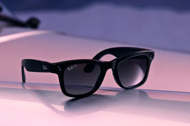 Dalam laporan keuangan kuartal keempat (Q4) 2025, EssilorLuxottica menyebut penjualan kacamata pintar Meta sepanjang 2025 meningkat lebih dari tiga kali lipat dibandingkan laporan sebelumnya. 