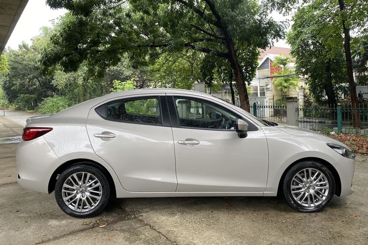 Mazda 2 Sedan