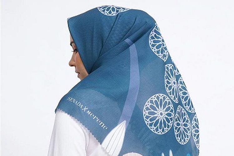 koleksi hijab segiempat Serene x Senada yang memiliki bahan boal supreme