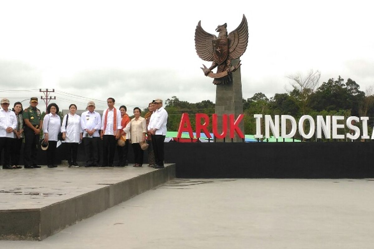 Presiden Joko Widodo dan beberapa pejabat Kabinet Kerja berfoto selepas meresmikan PLBN Aruk di Sambas, Kalbar, Jumat (17/3/2017).