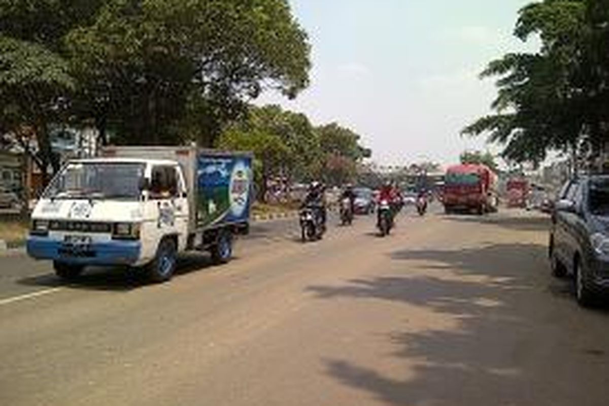Kawasan Jalan Basuki Rahmat atau yang lebih dikenal dengan Pasar Gembrong terus ditata termasuk penataan parkir liar di sepanjang jalan Pasar Gembrong. Pihak Pemprov DKI Jakarta diharuskan tegas dalam penertiban kawasan tersebut.