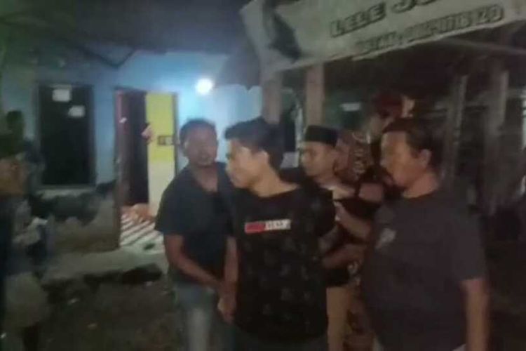 Dua pelaku pemerkosaan terhadap siswi SMP diringkus oleh tim Pegasus, Resmob Polres Jeneponto, Sulawesi Selatan. Jumat, (7/4/2023).