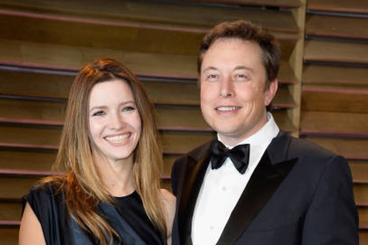 Elon Musk (kanan) dan mantan istrinya, Talulah Riley (kiri). Dalam kehidupan cinta Elon Musk, ia pernah bercerai dengan Riley sebanyak dua kali.
