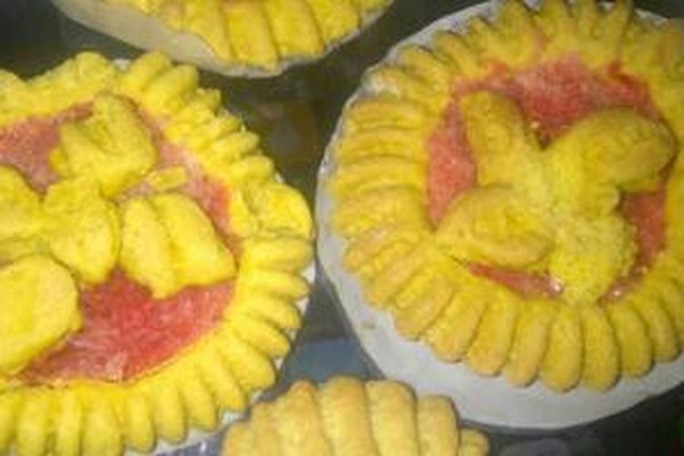 Kue Mistar disajikan memenuhi meja tamu di rumah-rumah asli masyarakat Lampung. Menjadi satu kehormatan apabila tamu mau menyantap kue besar itu atau membawa pulang ke rumah.
