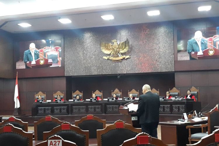 Uji Materi Pasal 10 Undang-undang Nomor 39 Tahun 2008 tentang Kementerian Negara di Gedung MK, Jakarta Pusat, Senin (10/2/2020).