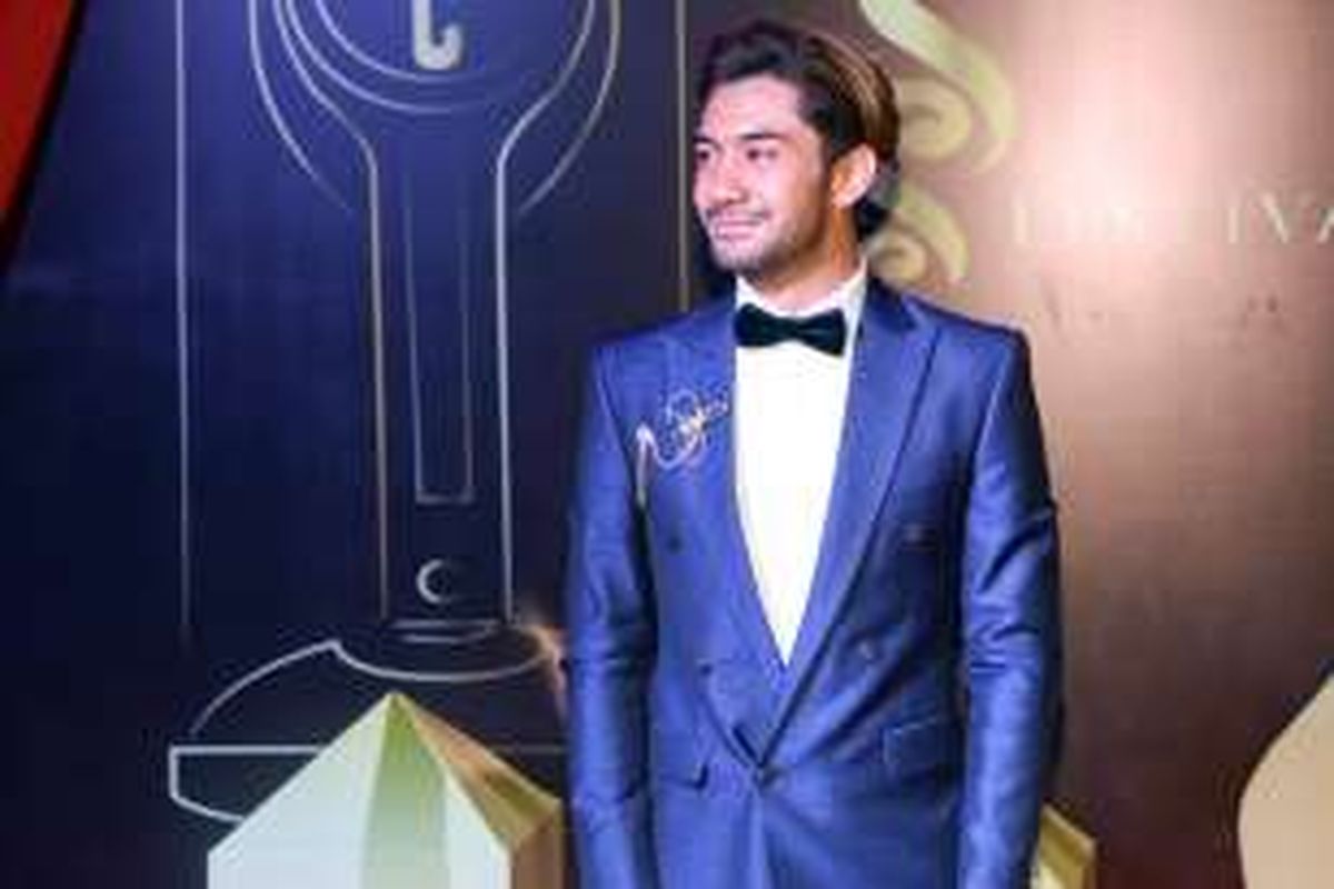 Reza Rahadian diabadikan saat menghadiri malam puncak Festival Film Indonesia (FFI) 2016 di Teater Besar Taman Ismail Marzuki, Jakarta. Minggu (6/11/2016). Ajang penghargaan bagi insan perfilman Indonesia FFI 2016 kali ini mengangkat tema Restorasi Film. 