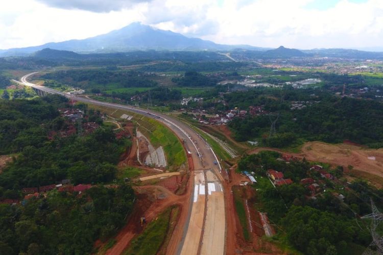 Jalan Tol CIsumdawu ditargetkan rampung konstruksinya akhir tahun 2021