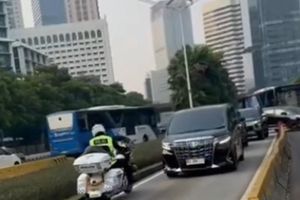 Mobil Dinas Menteri RI 24 yang Videonya Viral karena Masuk Jalur Transjakarta Ternyata Milik Menag Yaqut