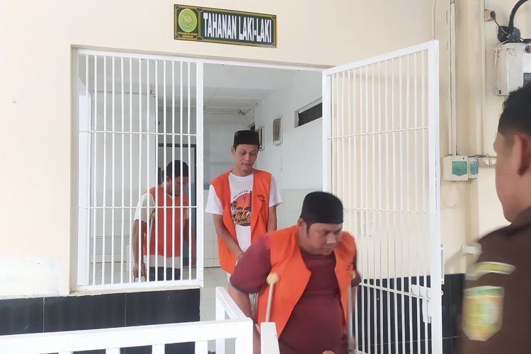 Empat terdakwa pembunuh istri Kopda Muslimin saat berada di Pengadilan Negeri Semarang