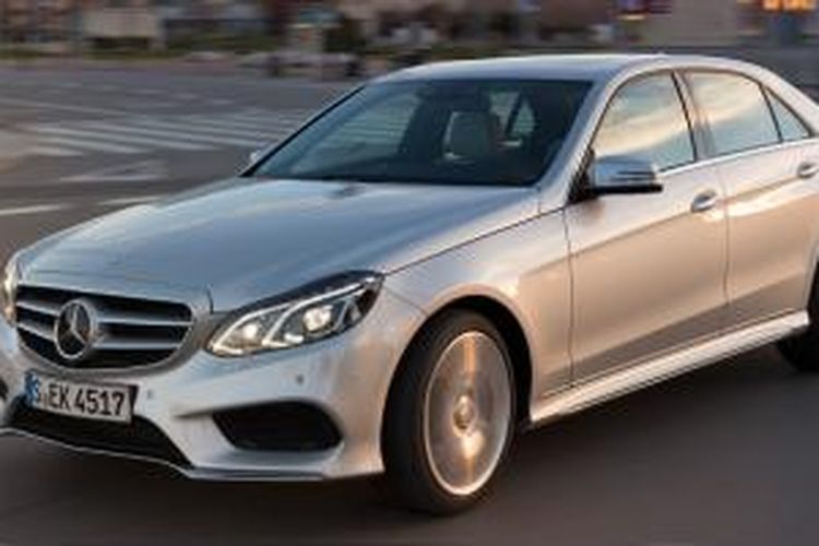 Penampilan E 400 AMG kental dengan bodi bergaya sport