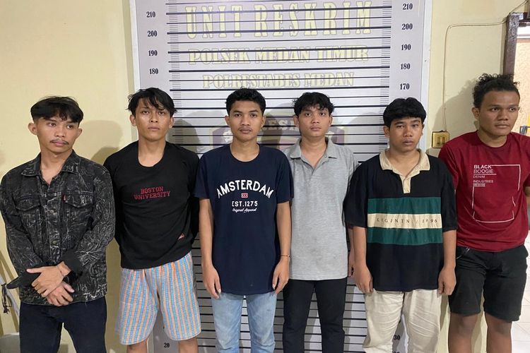 Sebanyak enam mahasiswa dari salah satu kampus swasta ditangkap karena merusak kosan warga di Jalan Gereja, Kota Medan pada Jumat (20/6/2025). 