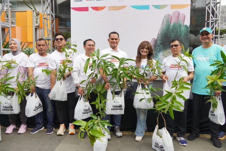 PT Jasa Marga (Persero) Tbk berkomitmen melestarikan lingkungan dengan berpartisipasi dalam Gerakan Penanaman 100.000 Bibit Pohon yang dilaksanakan di Jakarta, Minggu (18/2/2024).