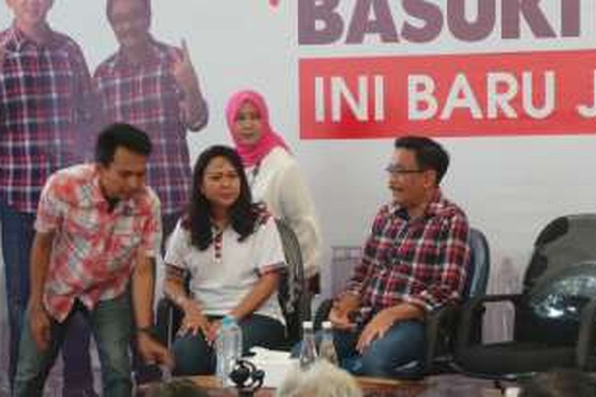 Calon wakil gubernur DKI Jakarta Djarot Saiful Hidayat dan Happy Farida, di Rumah Lembang, Menteng, Jakarta Pusat, Senin (19/12/2016).