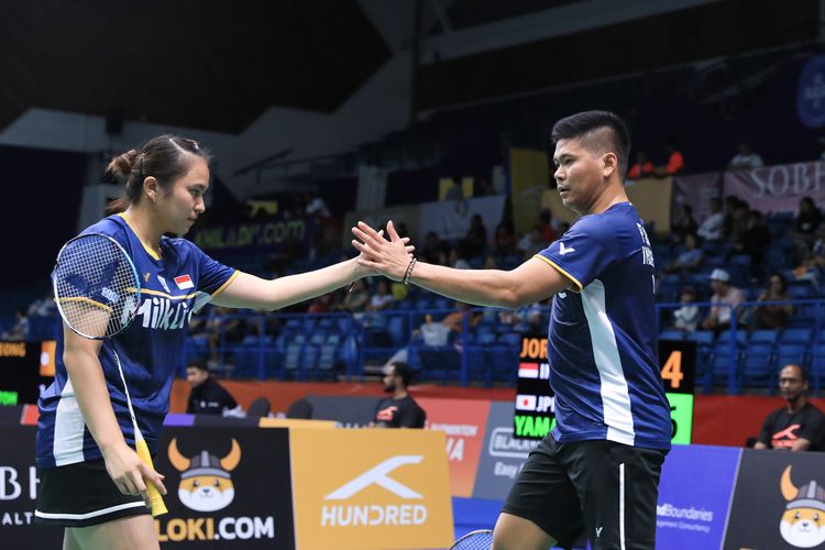 Pasangan ganda campuran Indonesia, Praveen Jordan/Melati Daeva Oktavianti, saat berlaga pada Badminton Asia Championships atau Kejuaraan Bulu Tangkis Asia 2023, Rabu (26/4/2023).

