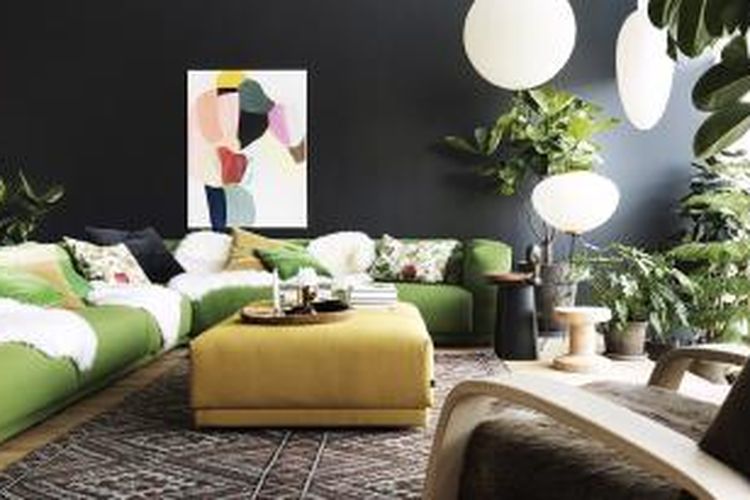 Mitchell Gold, pendiri perusahaan manufaktur furnitur Mitchell Gold   Bob Williams membagi cara memilih sofa. Sama seperti matras, sofa bisa Anda gunakan dalam waktu yang sangat lama. Karena itu, Anda perlu pertimbangan matang sebelum membelinya.