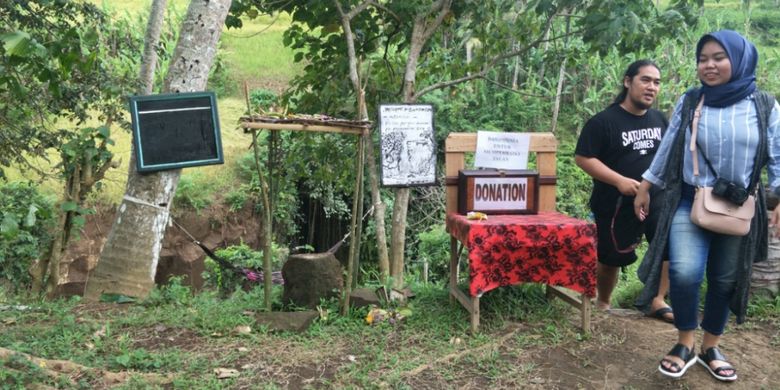 Akses masuk Air Terjun Kemenuh yang terletak di Desa Kemenuh, Kecamatan Sukawati, Kabupaten Gianyar, Bali, Sabtu (10/11/2018).