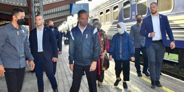 Indonesia's President Joko Widodo (center-front) and First Lady Iriana Joko Widodo (behind) arrive at a train station in the Polish city of Przemysl at 7:00 a.m. local time on Thursday, June 30, 2022. From Poland, Jokowi and his entourage will fly to Moscow to meet President Vladimir Putin. 