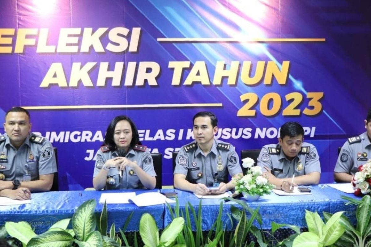Kantor Imigrasi Kelas I Khusus Non TPI Jakarta Selatan menggelar konferensi pers mengenai refleksi akhir tahun 2023, Jumat (22/12/2023).