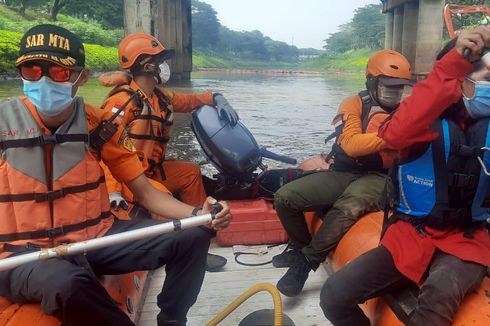 Tim SAR Gabungan Cari Bocah Tenggelam yang Diduga Terseret Arus Kanal Banjir Timur