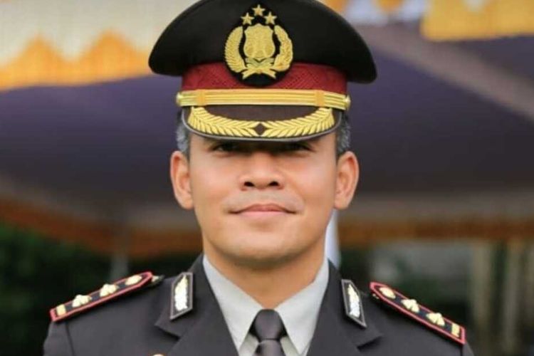 Direktur Reserse Kriminal Khusus (Dirkrimsus) Polda Sumatera Selatan Kombes Pol Agung Marlianto wafat setelah menderita sakit leukimia stadium 4.