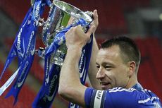 Trofi Piala FA Chelsea Ditaruh di Atas Kasur
