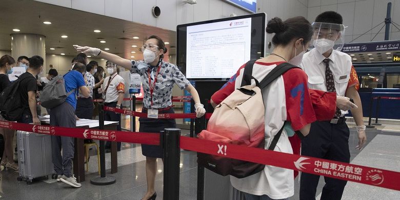 Ibu kota China, Beijing pada Rabu (17/6/2020) membatalkan lebih dari 60 persen penerbangan komersial dan meningkatkan kesiagaan di tengah wabah virus corona gelombang kedua. 