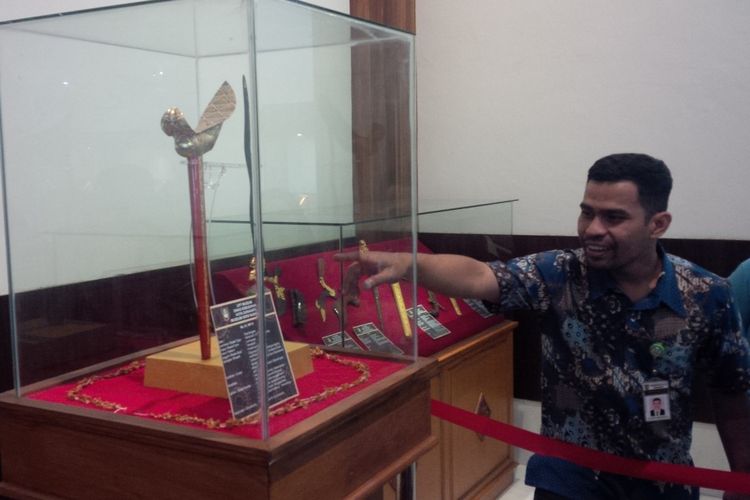 Keris Kiai Tengara milik Presiden Jokowi dipamerkan di Museum Keris Nusantara Solo, Jawa Tengah, Selasa (5/3/2019).