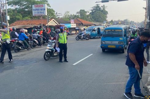 Sedang Menyeberang Jalan, Pejalan Kaki di Depok Tewas Tertabrak Minibus