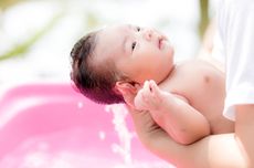 Bayi Tidak Perlu Mandi Setiap Hari, Benarkah?