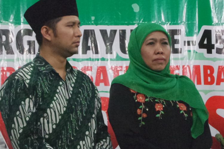 Ketua Umum PPP Romahurmuziy resmi menetapkan Khofifah Indar Parawansa dan Emil Dardak sebagai calon kepala daerah Jawa Timur di DPP PPP, Jakarta, Jumat (5/1/2018) malam.